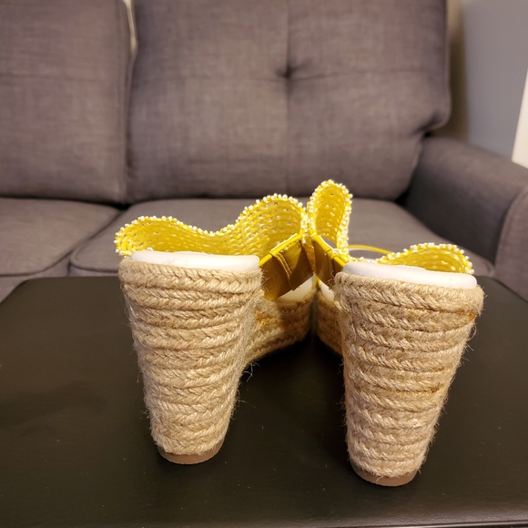 Size 8 - Picture 4 of 4